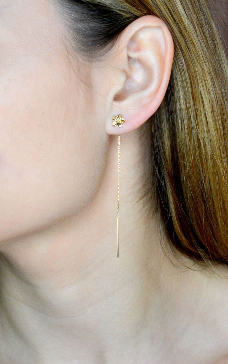 Złote kolczyki 585 wiszące przeciągane kwiatki KL 11608 585.  Eleganckie, złote kolczyki przeciągany łańcuszek zakończony kwiatkami. Idealne na prezent. Eleganckie, złote kolczyki przeciągane z kwiatkami. Idealne na prezent dla ukoch.jpg